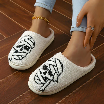 Chaussons d'Halloween grande taille à imprimé tête de mort et bandage - image 3