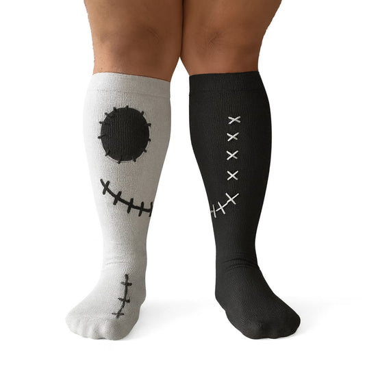 Chaussettes de compression grande taille motif smiley maléfique - Paire dépareillée - 4XL - image 1