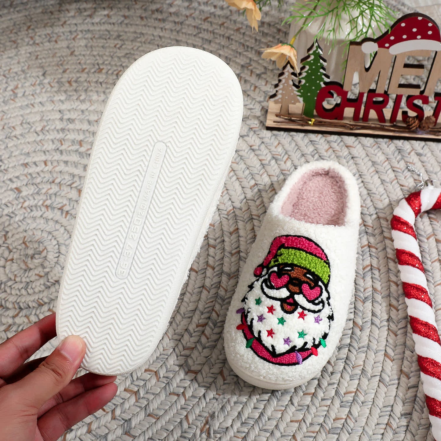 Chaussons de Noël grande taille à imprimé Père Noël - image 5