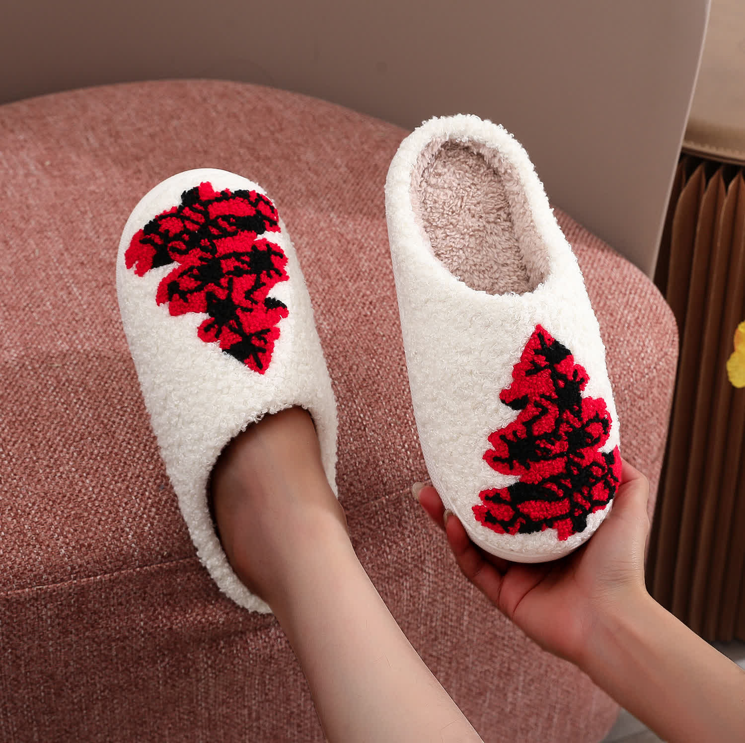 Chaussons grande taille à imprimé sapin de Noël - image 2