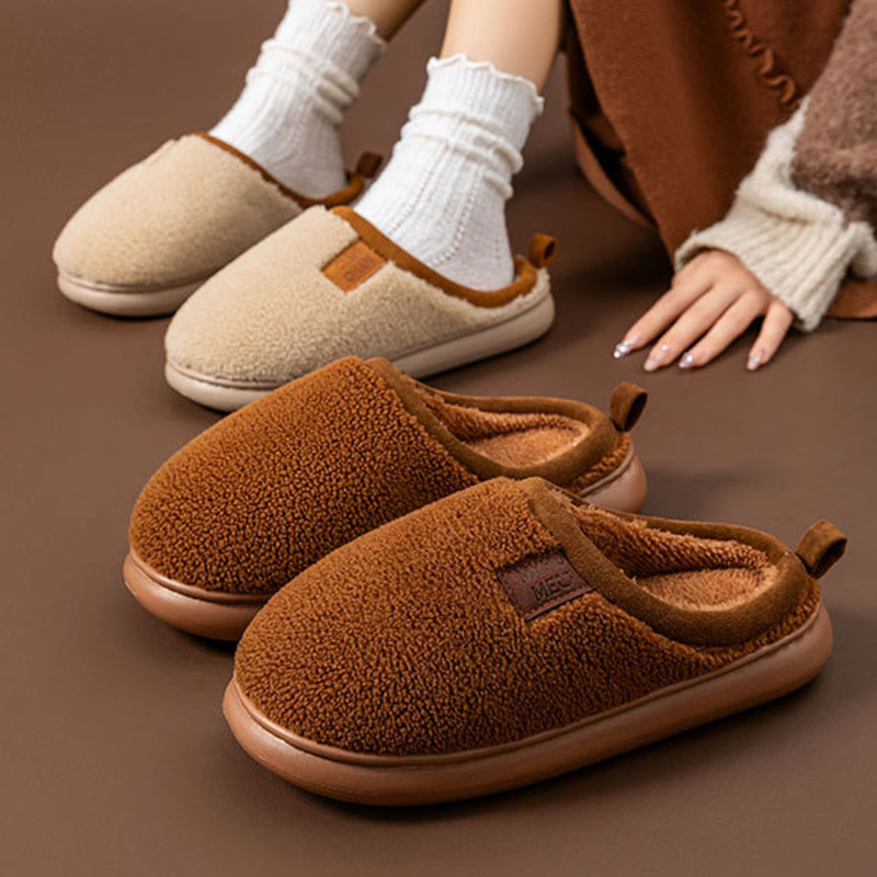 Pantoufles simples en peluche grande taille - image 1