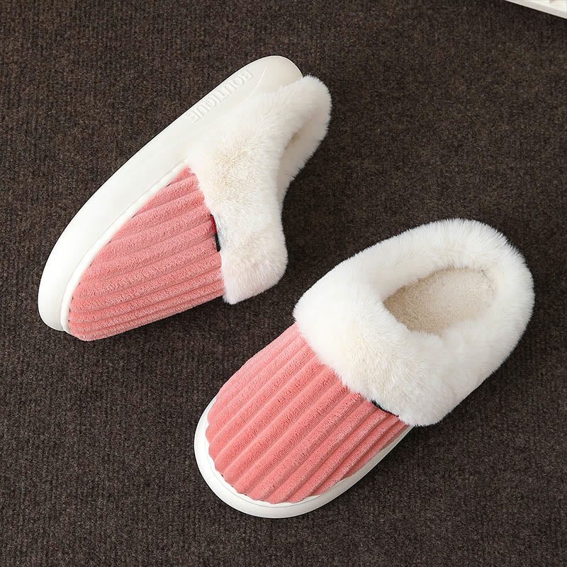 Pantoufles blanches en peluche grande taille - image 10