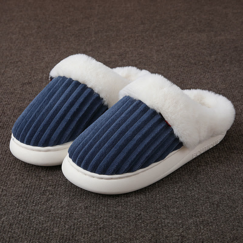 Pantoufles blanches en peluche grande taille - image 3