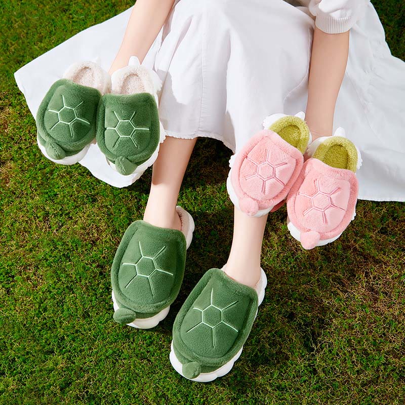 Pantoufles mignonnes en forme de tortue en peluche - image 0