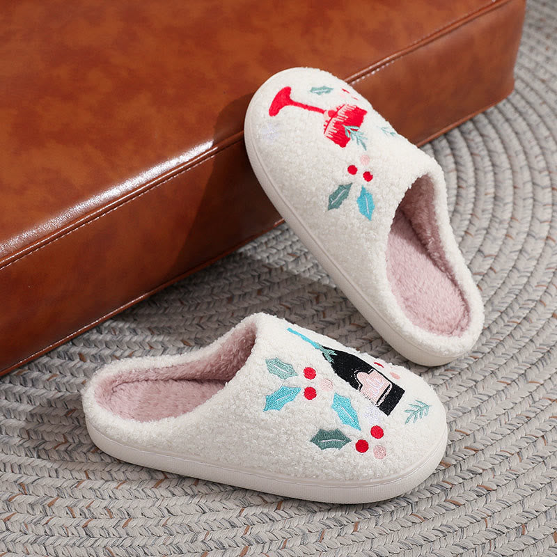 Pantoufles Plusock grandes tailles en forme de verre à vin et baies - image 1