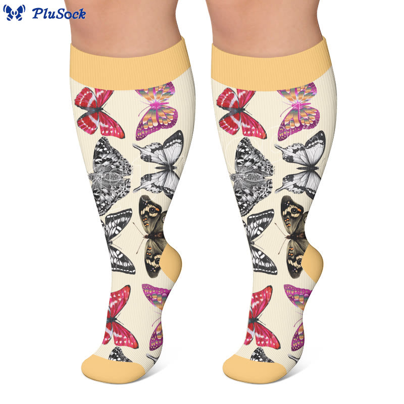 Chaussettes de compression papillon grandes tailles au milieu des fleurs - image 2