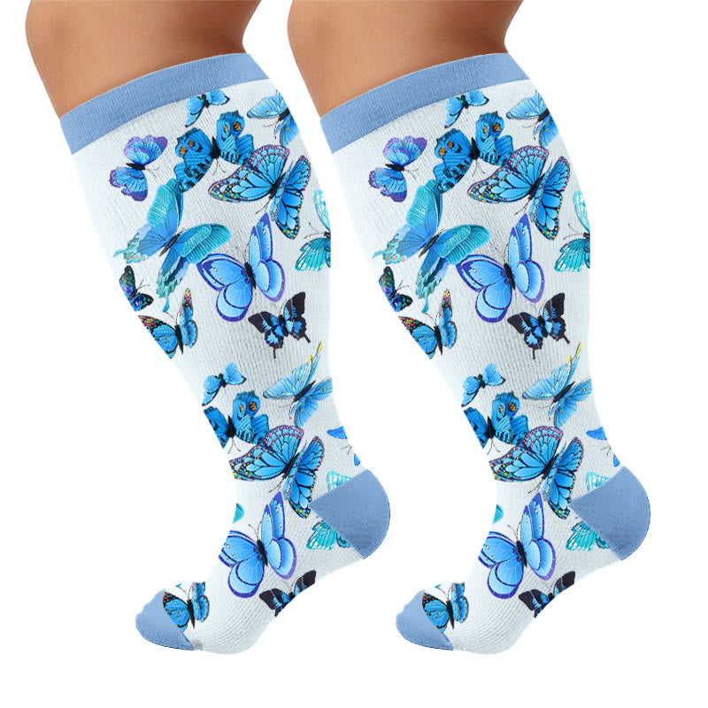 Chaussettes de compression papillon grandes tailles au milieu des fleurs - Bleu (1 paire) - 4XL - image 6