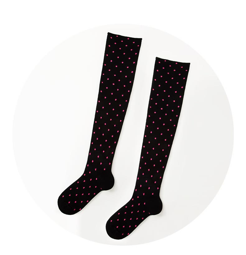 Chaussettes hautes à pois et rayures en forme de cœur - image 14