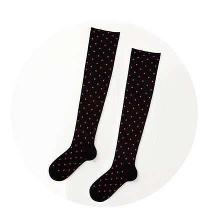 Chaussettes hautes à pois et rayures en forme de cœur - image 14