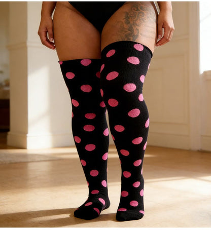 Chaussettes hautes à pois et rayures en forme de cœur - image 6