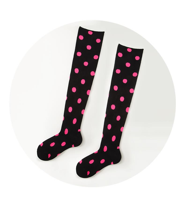 Chaussettes hautes à pois et rayures en forme de cœur - image 15