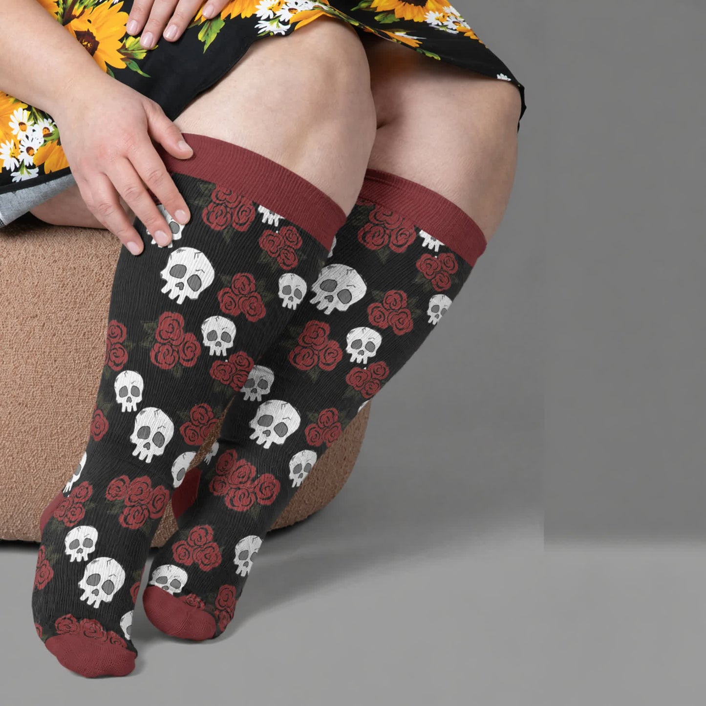 Chaussettes de compression noires à tête de mort grande taille - image 1