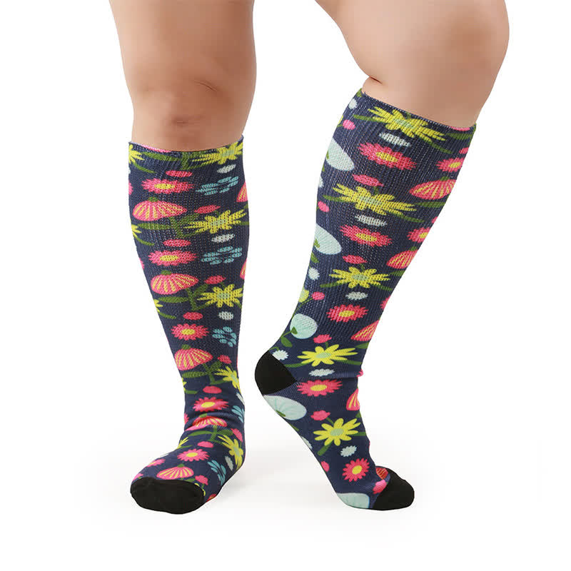 Chaussettes hautes fleuries grandes tailles - Noir-B - One Size - image 5