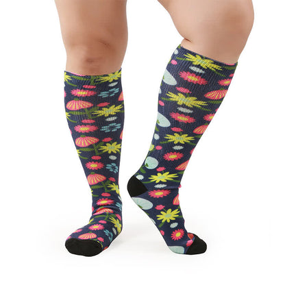 Chaussettes hautes fleuries grandes tailles - Noir-B - One Size - image 5
