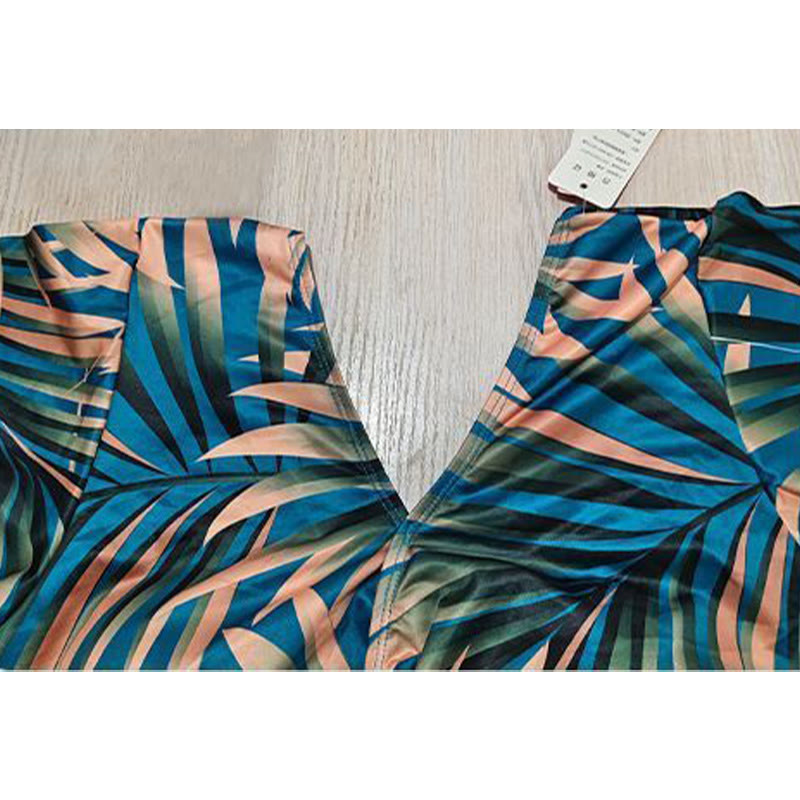 Maillot de bain enveloppant à motif de feuilles tropicales - image 4