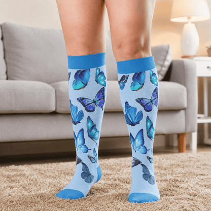 Chaussettes de compression grandes tailles à motif papillons dansants - image 3