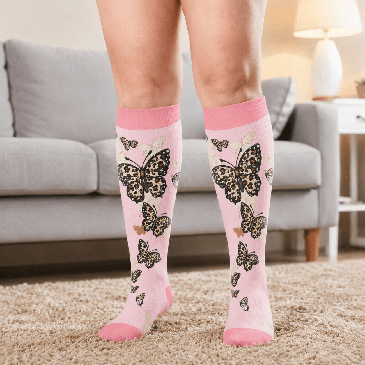 Chaussettes de compression grandes tailles à motif papillons dansants - image 2