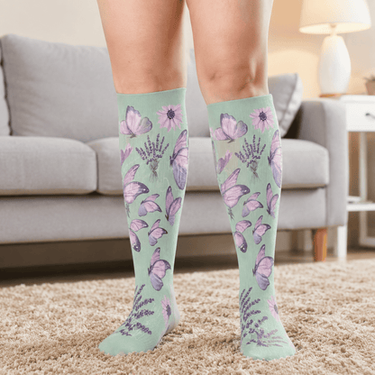 Chaussettes de compression grandes tailles à motif papillons dansants - image 1