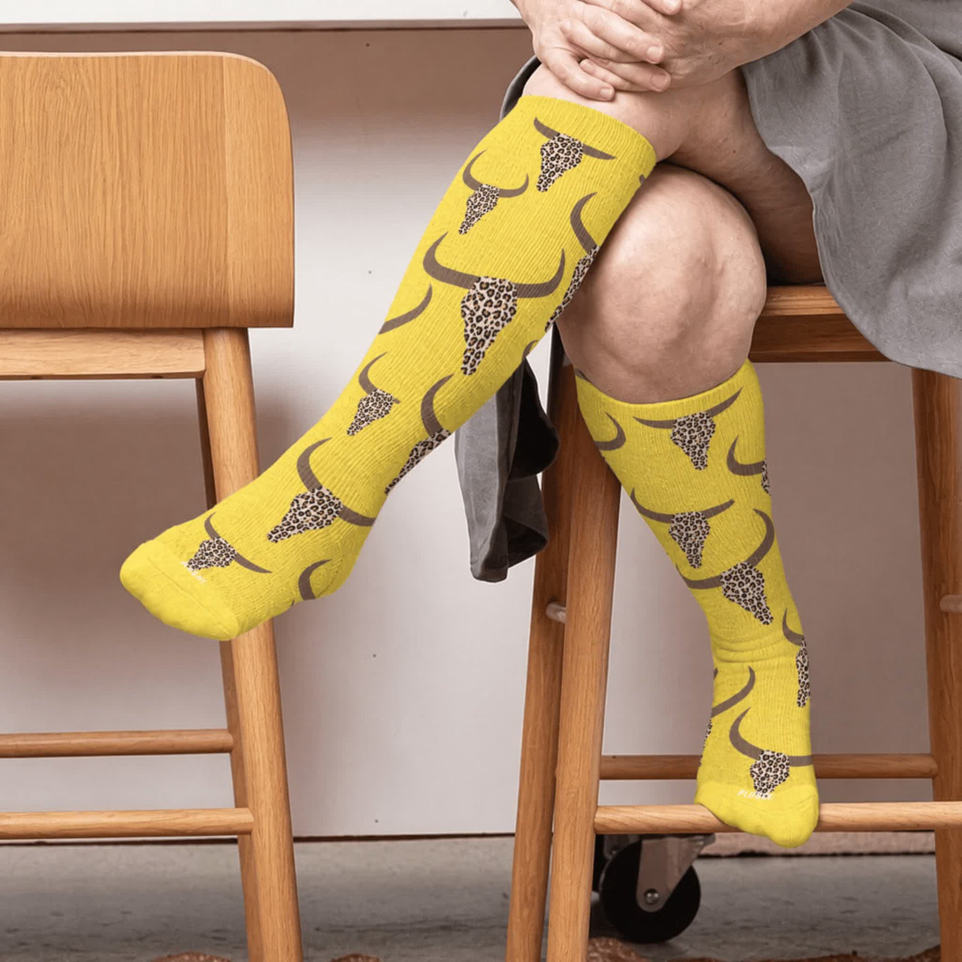 Chaussettes de compression grande taille à motif de taureau western - Jaune (1 paire) - 4XL - image 2