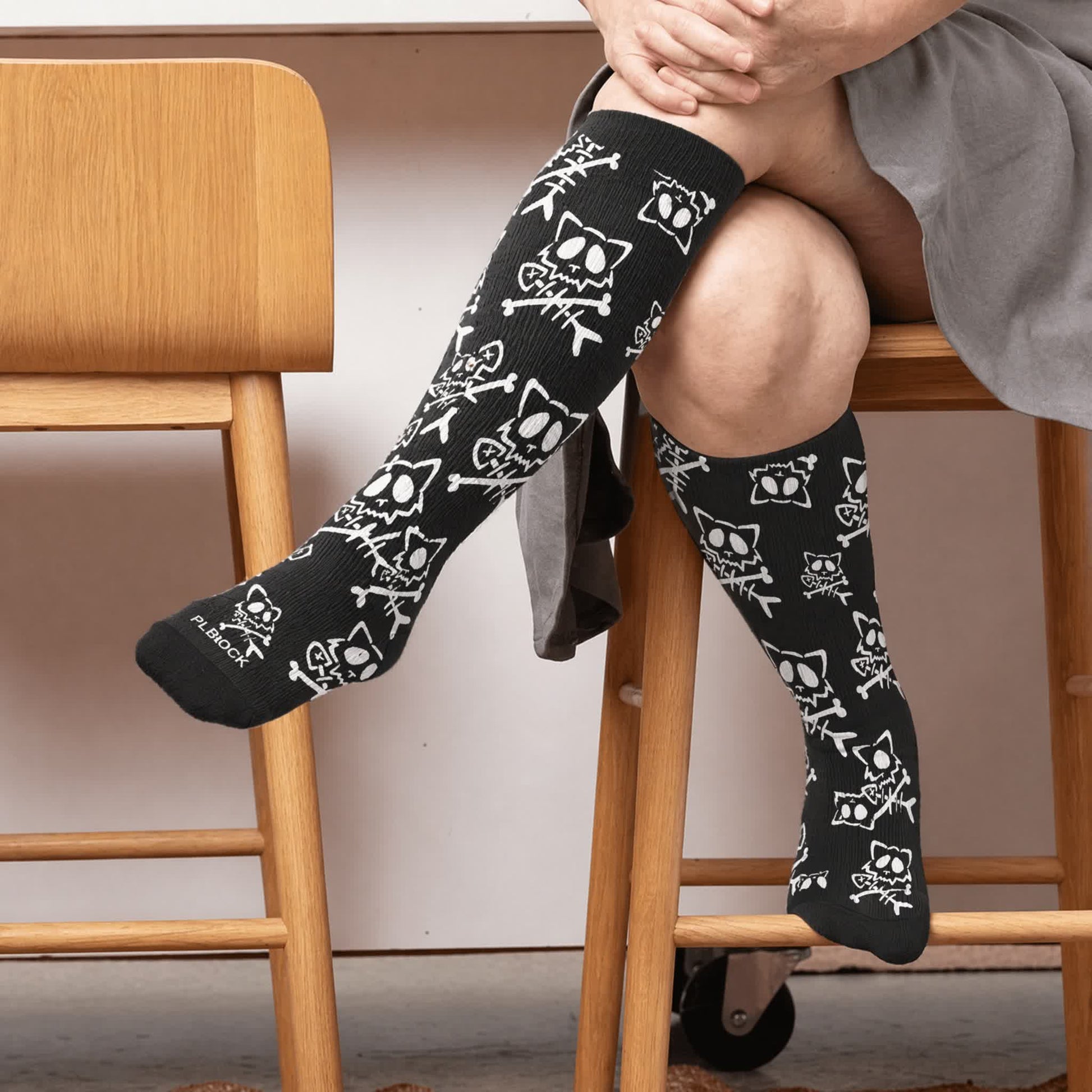 Chaussettes de compression grandes tailles à motif chat gothique - Noir (1 paire) - 4XL - image 2