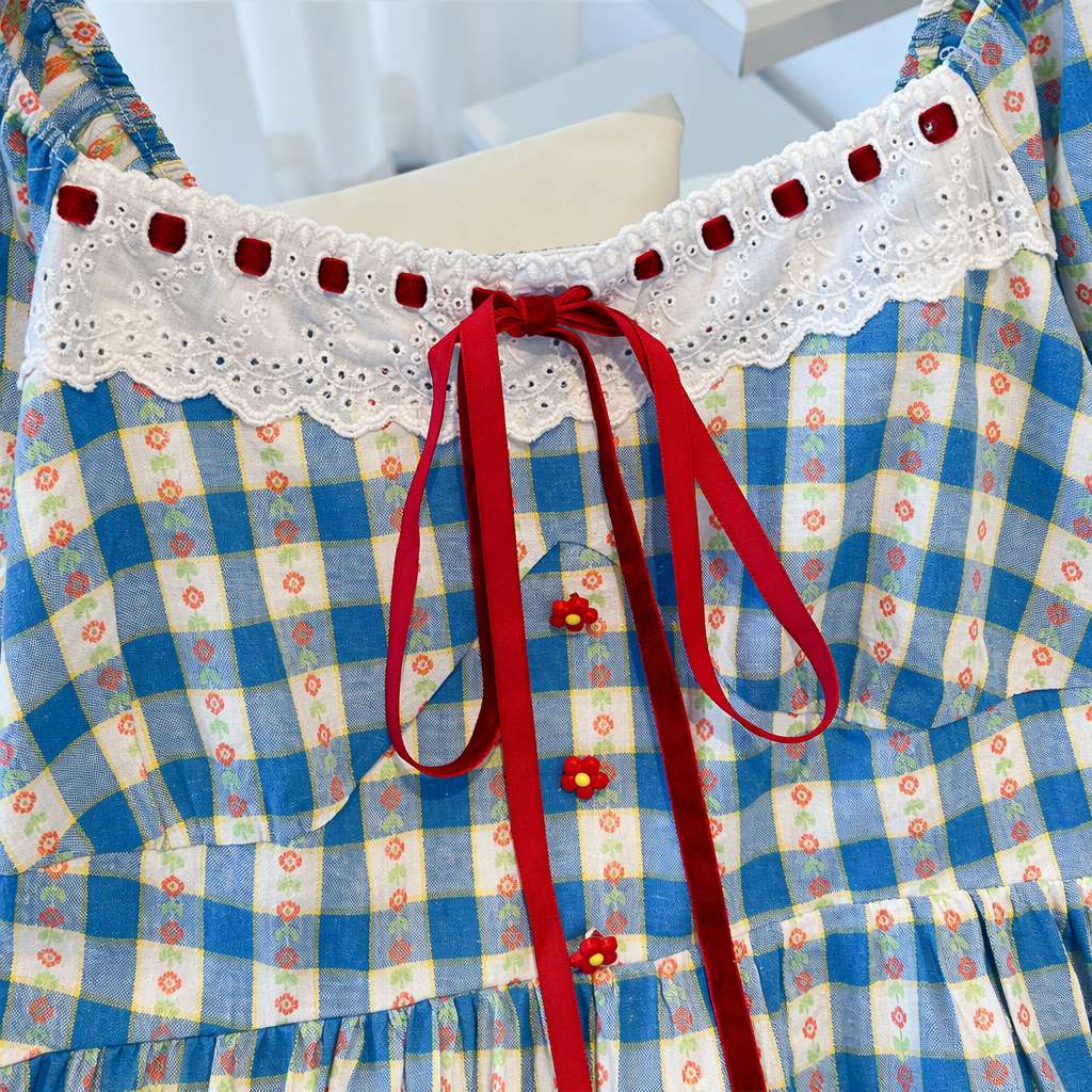 Robe midi grande taille à carreaux bleus vichy, col carré et manches bouffantes - image 2