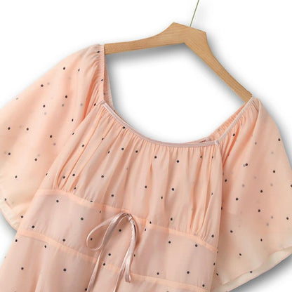Robe en mousseline à pois rose poudré, à volants et taille nouée - image 1