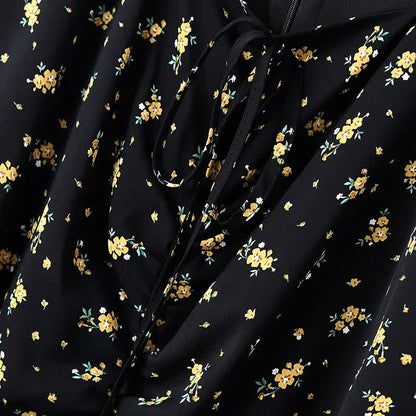 Robe midi grande taille à petits fleurs, col à nouer et ourlet à volants - image 3