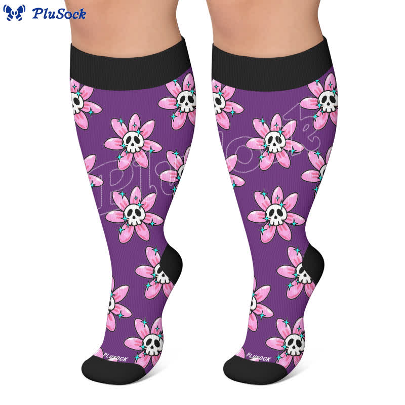 Chaussettes de compression roses à tête de mort et marguerite grande taille - image 4