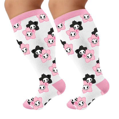 Chaussettes de compression roses à tête de mort et marguerite grande taille - image 10