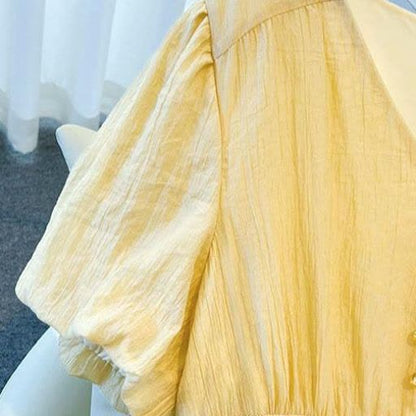 Robe midi grande taille à col V, manches bouffantes courtes et taille empire - image 2
