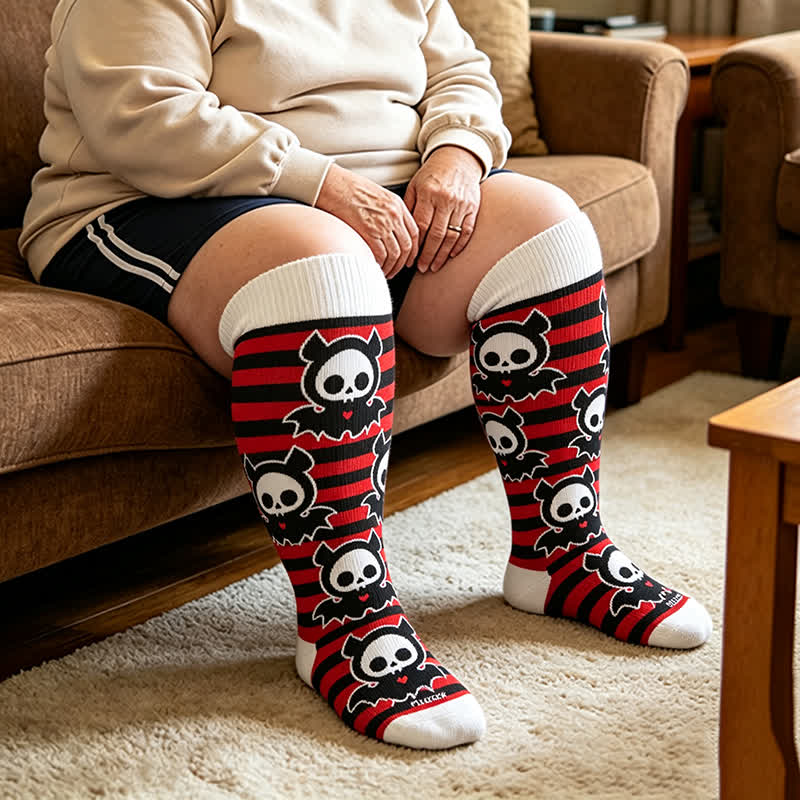 Chaussettes de compression grandes tailles à rayures rouges et tête de chauve-souris - Rouge - 4XL - image 1