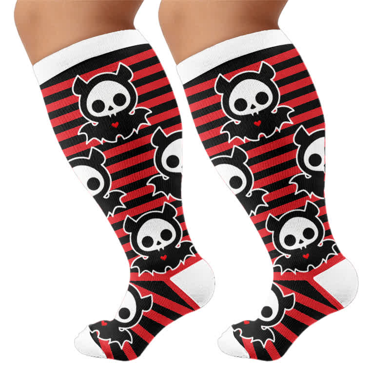 Chaussettes de compression grandes tailles à rayures rouges et tête de chauve-souris - image 8