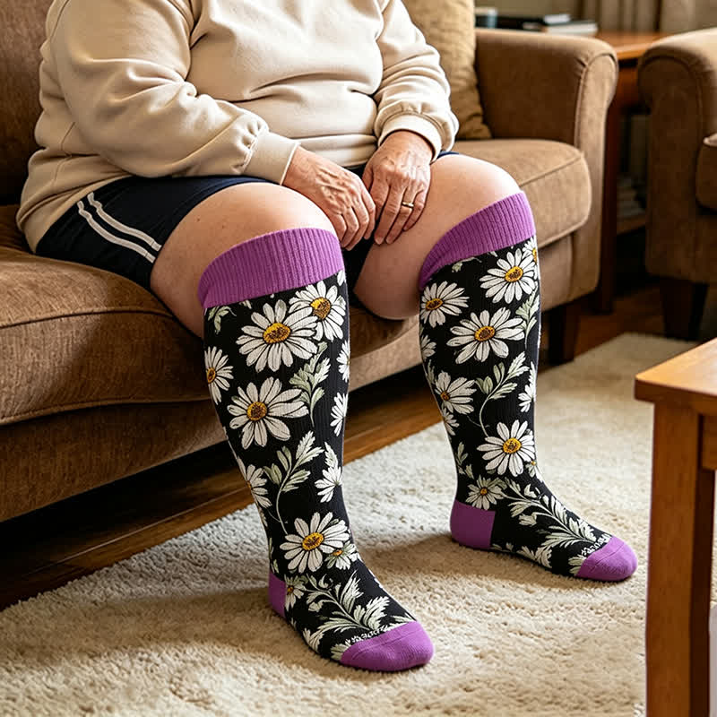 Chaussettes de compression Daisy Bloom grandes tailles - Violet - 4XL - image 1