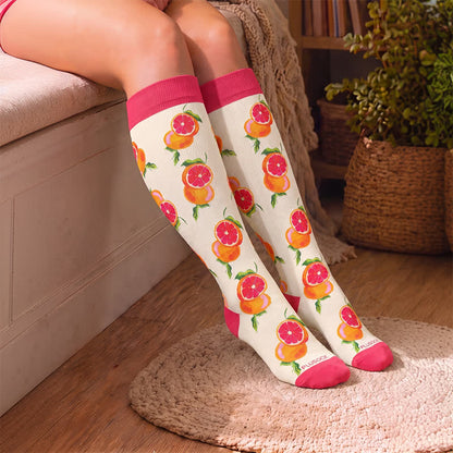 Chaussettes de compression grandes tailles à imprimé cerise et pamplemousse - image 2