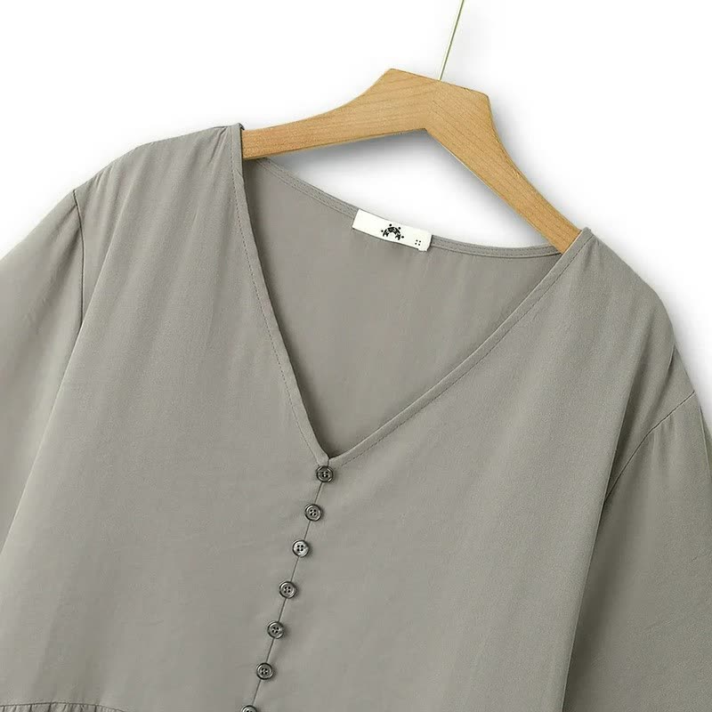 Robe midi fluide à col en V et boutons - image 1