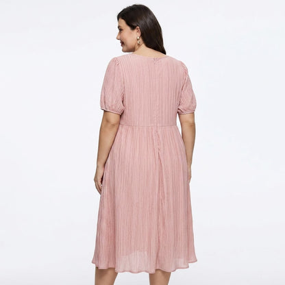 Robe mi-longue empire rose texturée grande taille - image 2