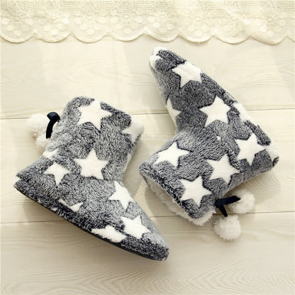 Chaussettes-chaussons en polaire à pompons et motif étoiles roses - image 4