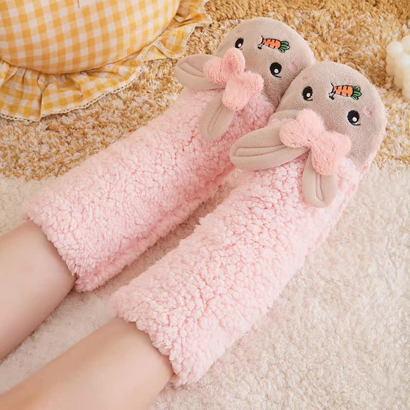 Chaussettes-chaussons en peluche lapin rose mangeant une carotte - Rose - 42(US3-8) - image 0