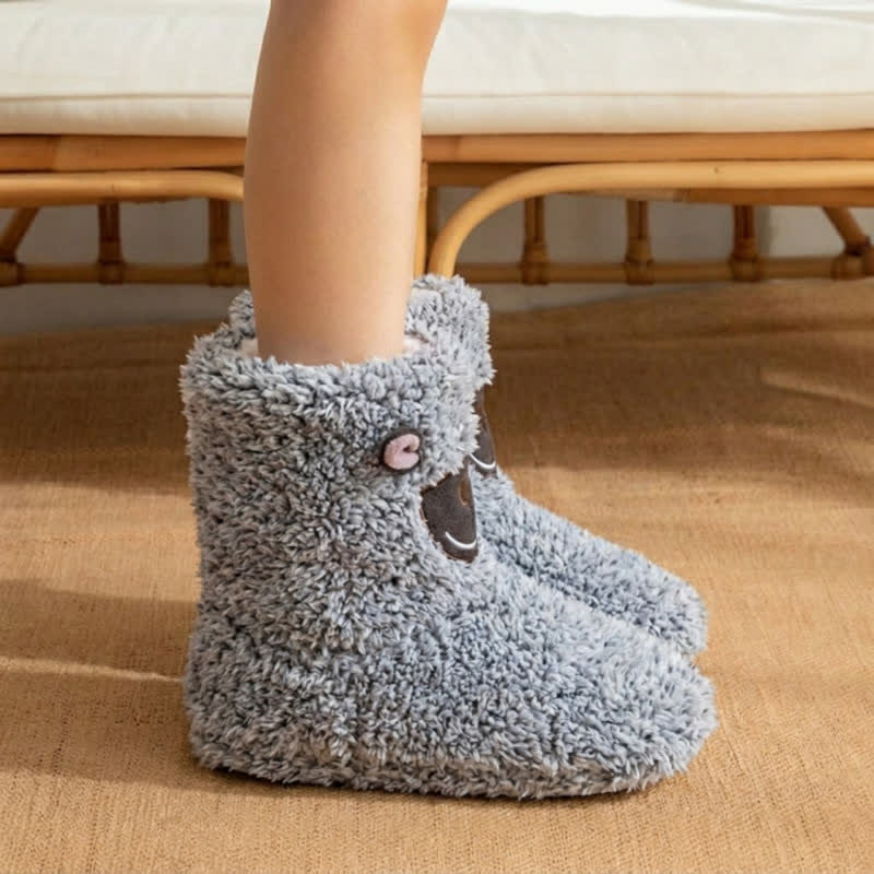 Chaussettes-chaussons grises à motif mouton duveteux - image 2