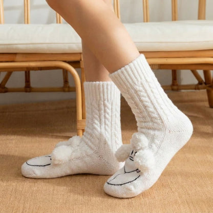 Chaussettes-chaussons blanches en laine de mouton tricotée - image 2