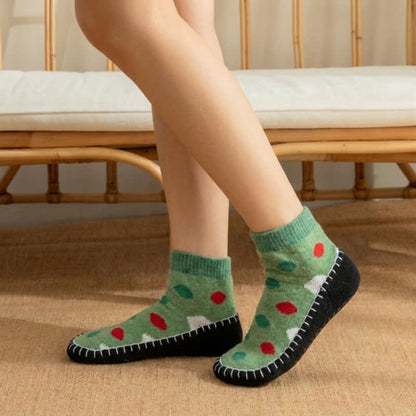 Chaussettes-chaussons antidérapantes à pois verts - image 1
