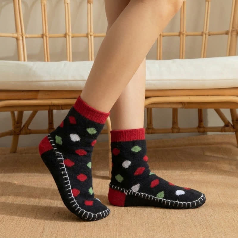 Chaussettes-chaussons antidérapantes à pois verts - image 10