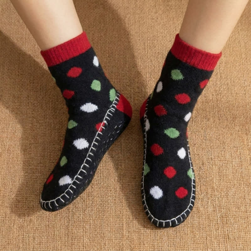 Chaussettes-chaussons antidérapantes à pois verts - image 11