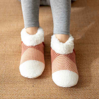 Chaussettes-chaussons à revers en polaire rayée et colorée - image 1