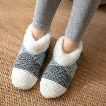 Chaussettes-chaussons à revers en polaire rayée et colorée - image 4
