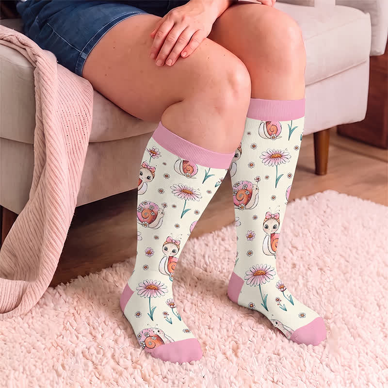 Chaussettes de compression grandes tailles à motifs grenouilles et escargots - image 1