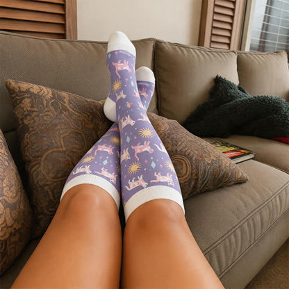 Tasse de chocolat chaud Chat endormi de Noël Chaussettes de compression - image 1