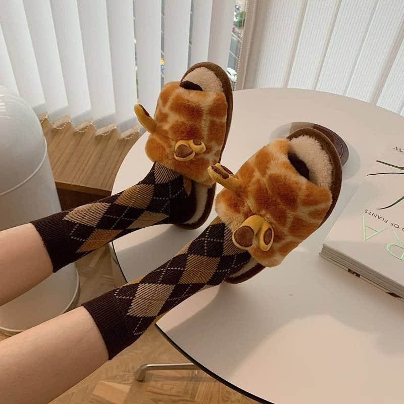 Pantoufles d'intérieur ouvertes en peluche à imprimé girafe - image 3