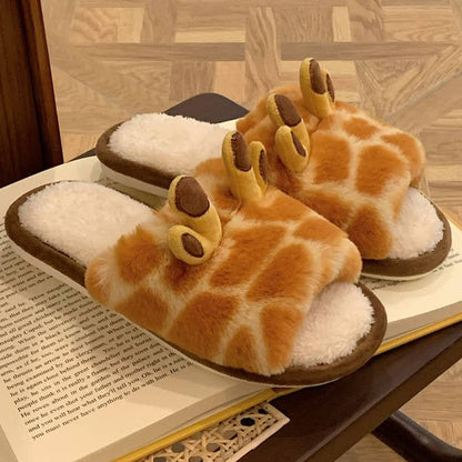 Pantoufles d'intérieur ouvertes en peluche à imprimé girafe - image 4
