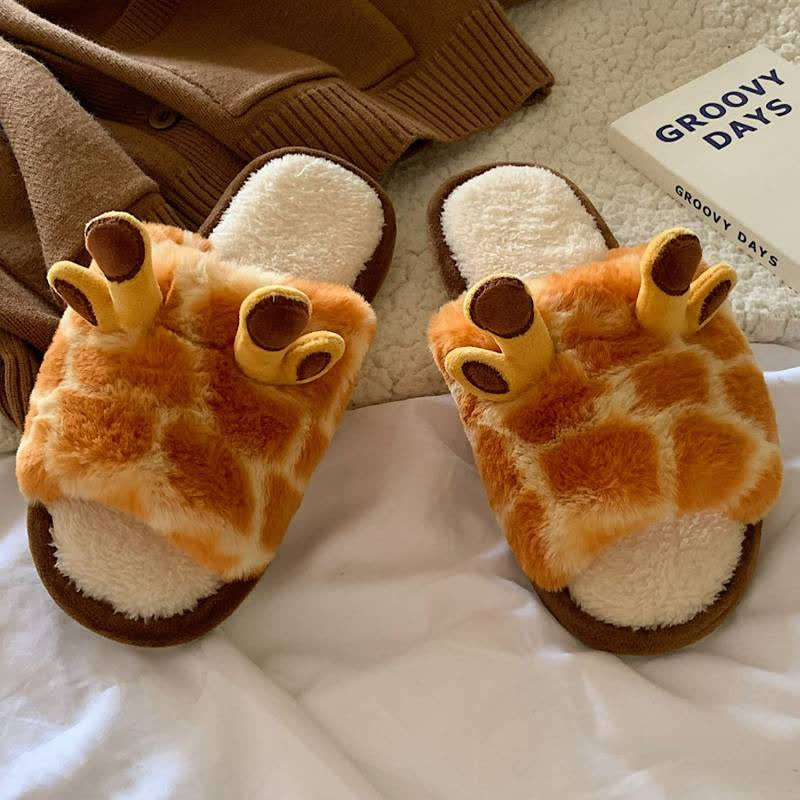 Pantoufles d'intérieur ouvertes en peluche à imprimé girafe - image 2